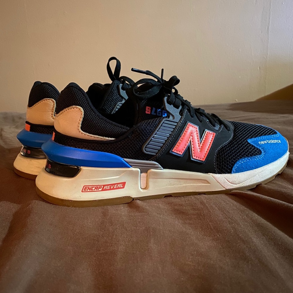 Size 11 New Balance retro style tennis shoes